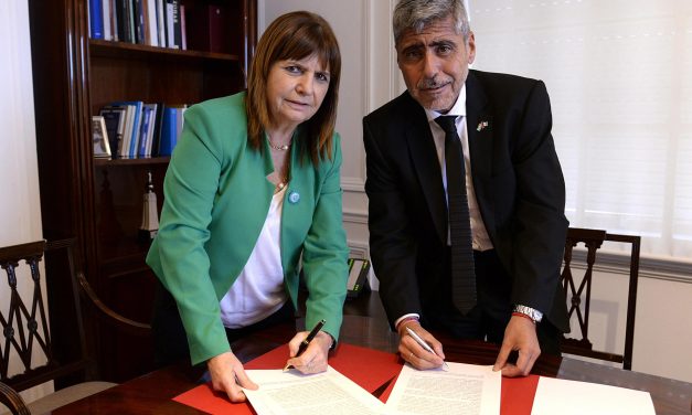 Bullrich presentó la ley Antibarras en Córdoba y Quinteros aseguró el apoyo en Diputados