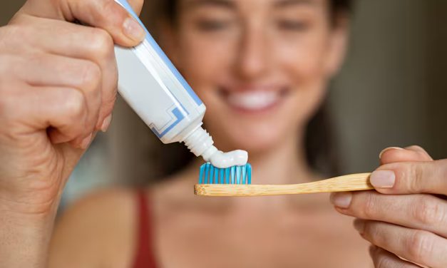 Alerta sanitaria: prohíben un dentífrico Colgate tras reportes de heridas en la boca