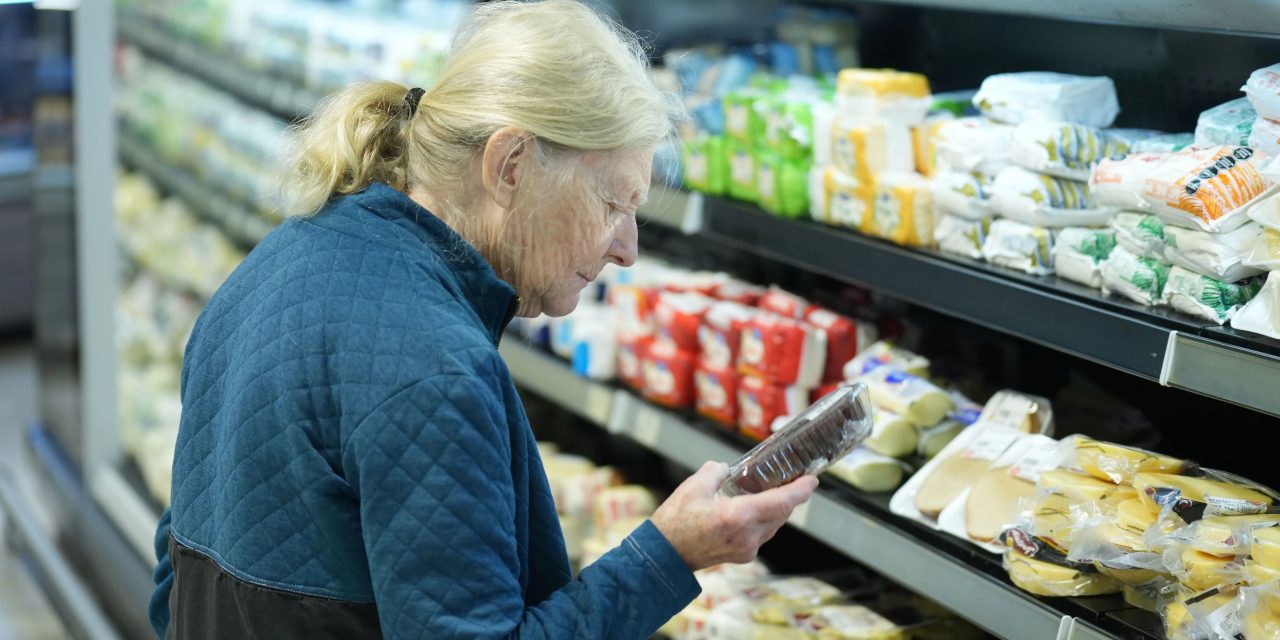 Modo campaña: el Gobierno activó descuentos en supermercados para jubilados de ANSES