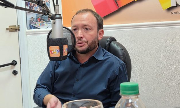 El escritor Iván Ambroggio anticipó en Arroyito la presentación de su libro sobre Malvinas